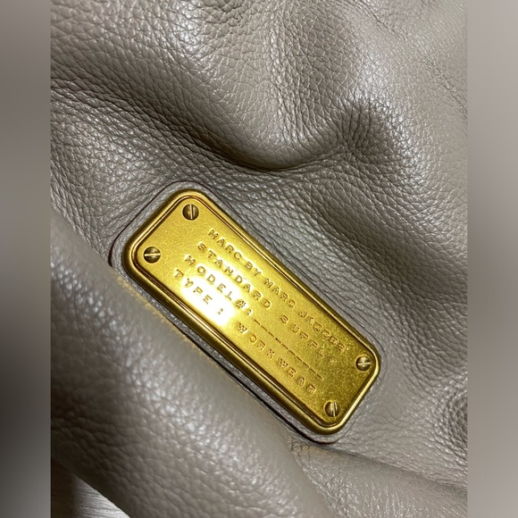 Marc by Marc Jacobs Solid Leather Shoulder Bag in Cement color, Very Good - Picture 5 of 12